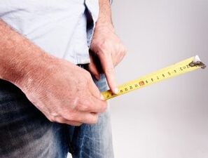 vīrietis izmēra dzimumlocekļa garumu pirms palielināšanas ar sodas palīdzību